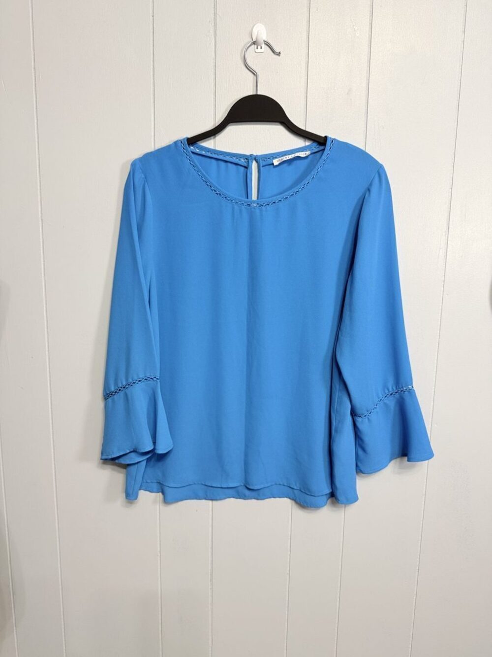 Violet + Claire Bright Blue Bell Sleeve Crepe Blouse Keyhole Back Size L